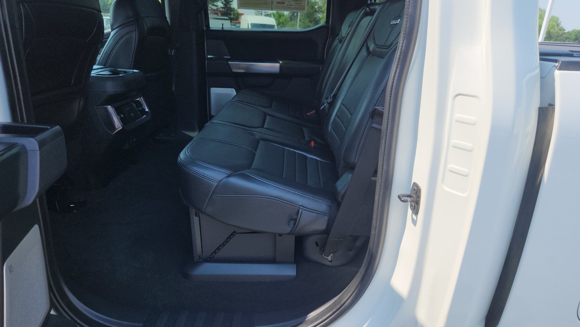 Certified 2025 Ford F250 Platinum w/ Tremor Off-Road Package AWD/4WD image 21