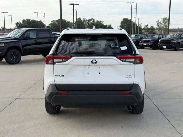 Used 2024 Toyota RAV4 LE AWD/4WD image 5