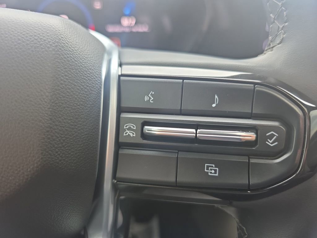 Used 2024 Chevrolet Colorado ZR2 w/ Technology Package image 31