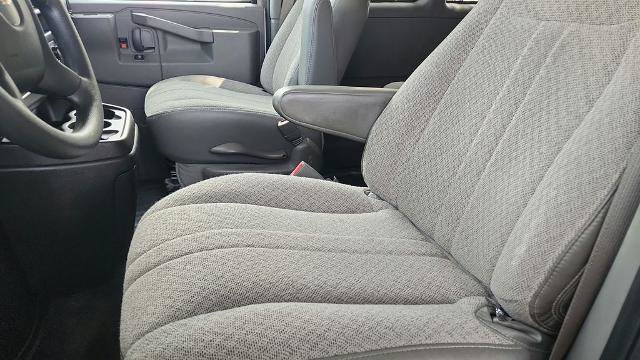 Used 2025 Chevrolet Express 3500 LT w/ LT Preferred Equipment Group RWD image 12