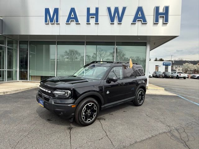 Certified 2025 Ford Bronco Sport Outer Banks w/ Outer Banks Tech Package+ AWD/4WD image 2