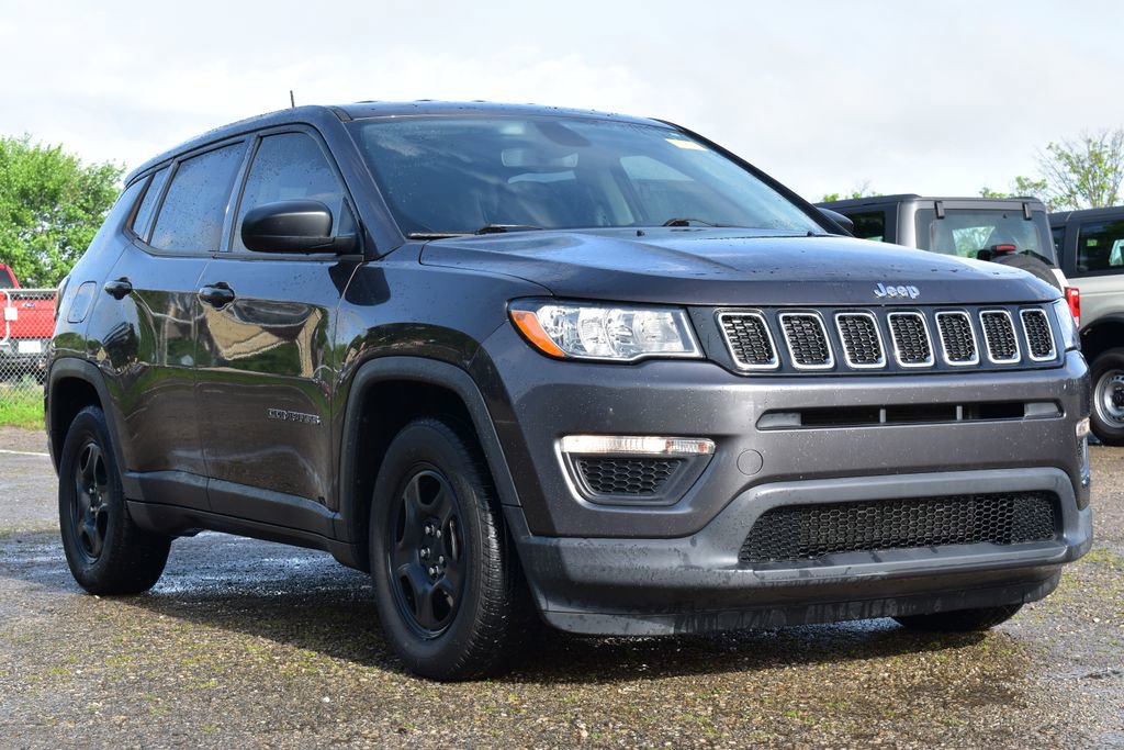 Used 2019 Jeep Compass Sport w/ Tech Group FWD image 3