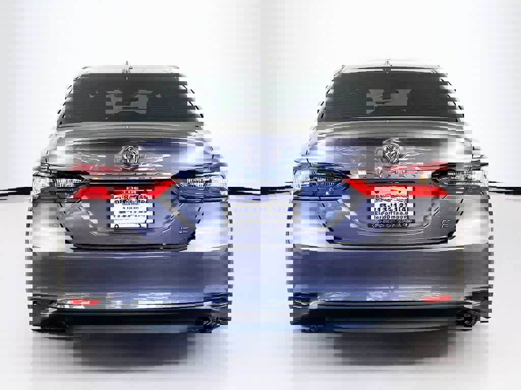 Used 2022 Toyota Camry LE image 5