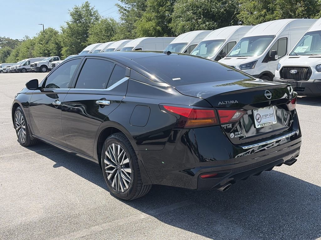 Used 2023 Nissan Altima 2.5 SV w/ SV Premium Package AWD/4WD image 5