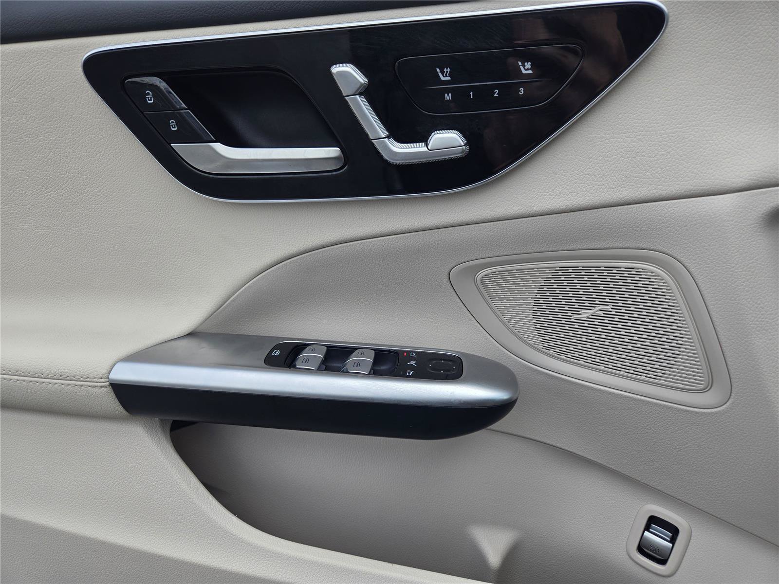 Used 2025 Mercedes-Benz C 300 Sedan image 21