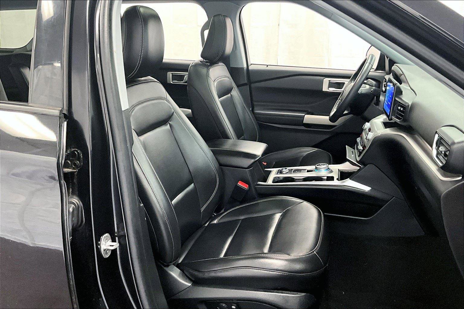Certified 2021 Ford Explorer XLT w/ Equipment Group 202A image 7