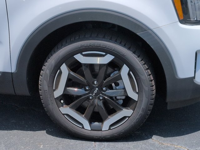 Used 2024 Kia Telluride EX w/ EX Captain's Chair Package FWD image 11