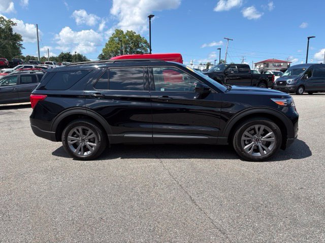 Certified 2022 Ford Explorer XLT w/ Equipment Group 202A AWD/4WD image 2