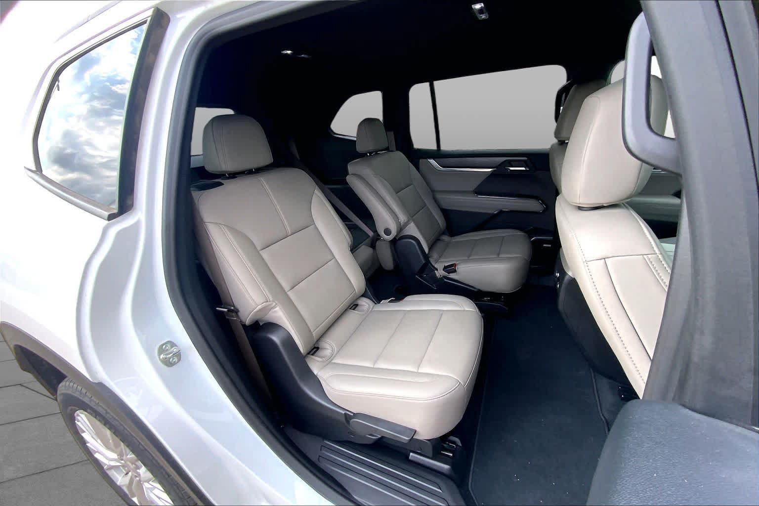 Used 2026 GMC Acadia Elevation w/ Elevation Premium Package AWD/4WD image 20