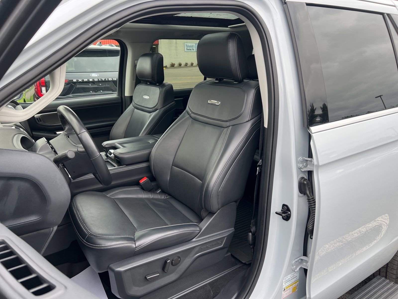 Certified 2025 Ford Expedition Platinum AWD/4WD image 31