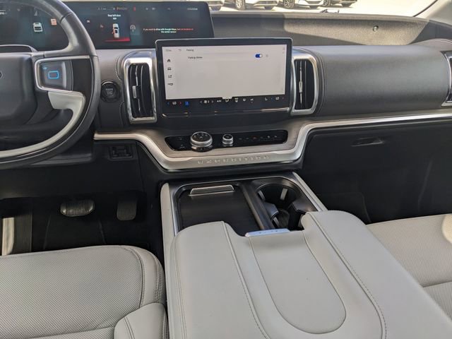 Certified 2025 Ford Expedition Max Platinum w/ Driver's Package AWD/4WD image 17