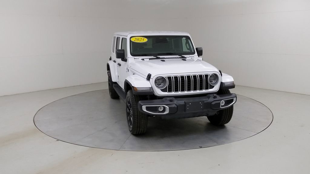 Used 2025 Jeep Wrangler Unlimited Sahara AWD/4WD image 9