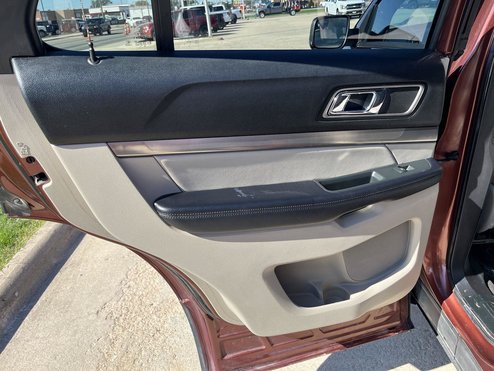 Certified 2018 Ford Explorer XLT w/ Equipment Group 201A FWD image 9