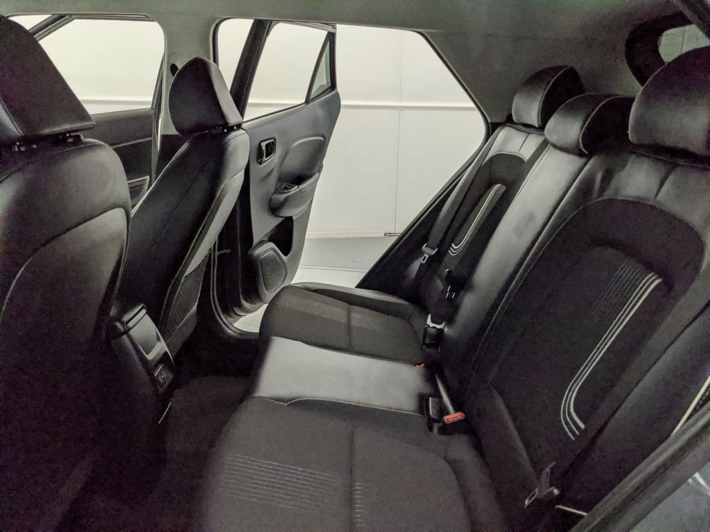 Used 2024 Hyundai Venue Limited image 17