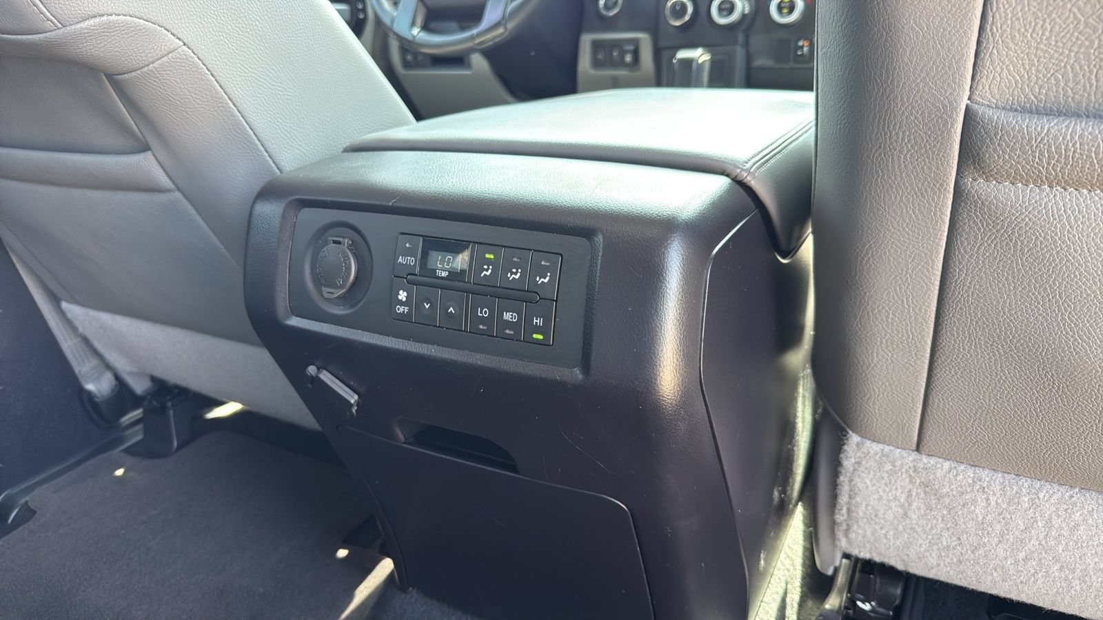 Used 2021 Toyota Sequoia Limited w/ Safety & Convenience Package AWD/4WD image 27