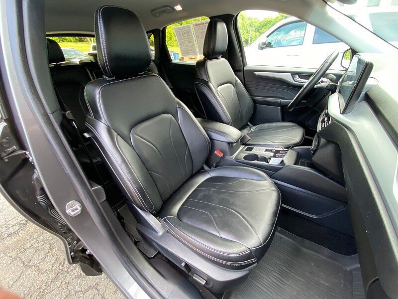 Certified 2025 Ford Escape Platinum w/ Premium Technology Package AWD/4WD image 29