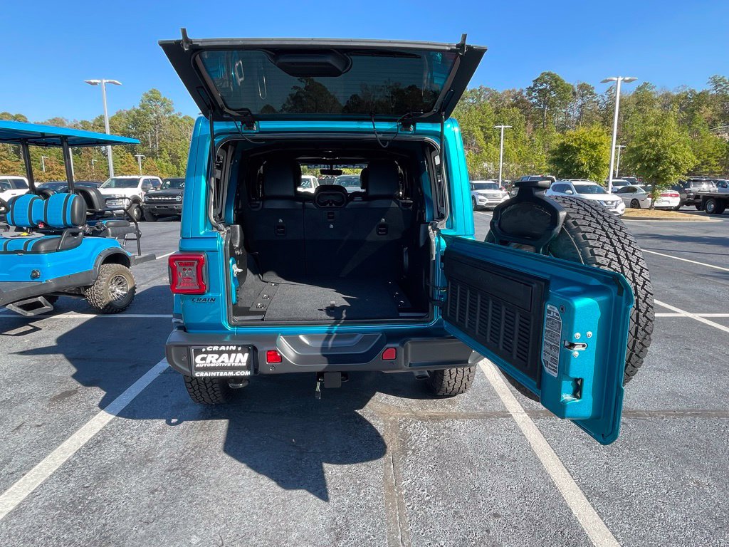 Used 2020 Jeep Wrangler Unlimited Sahara AWD/4WD image 30