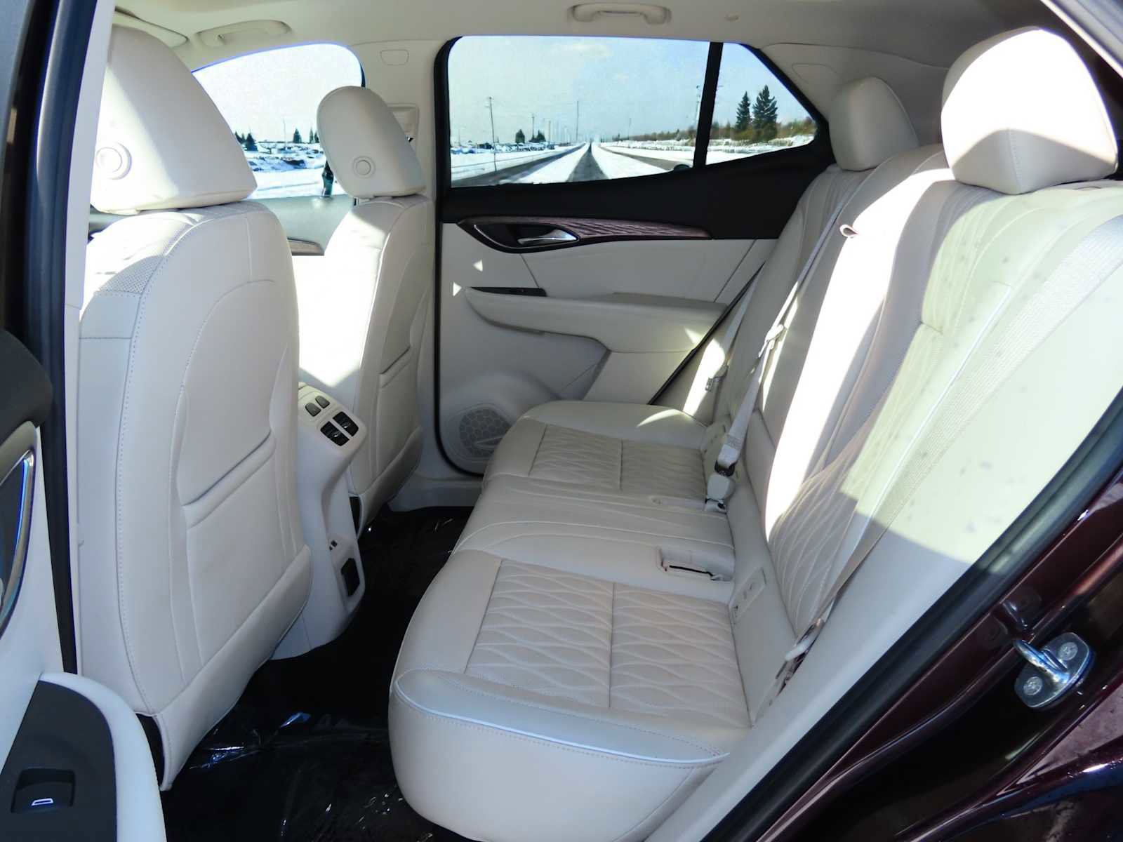 Used 2023 Buick Envision Avenir image 18