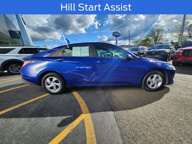 Used 2021 Hyundai Elantra SE FWD image 9