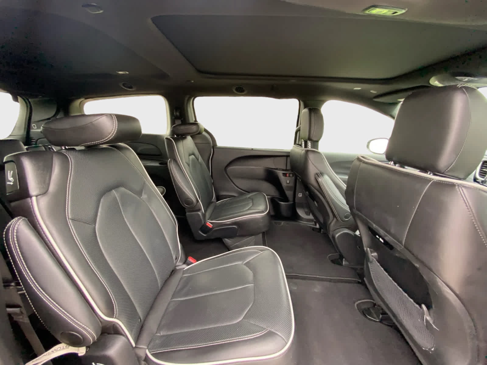 Used 2026 Chrysler Pacifica Limited FWD image 17