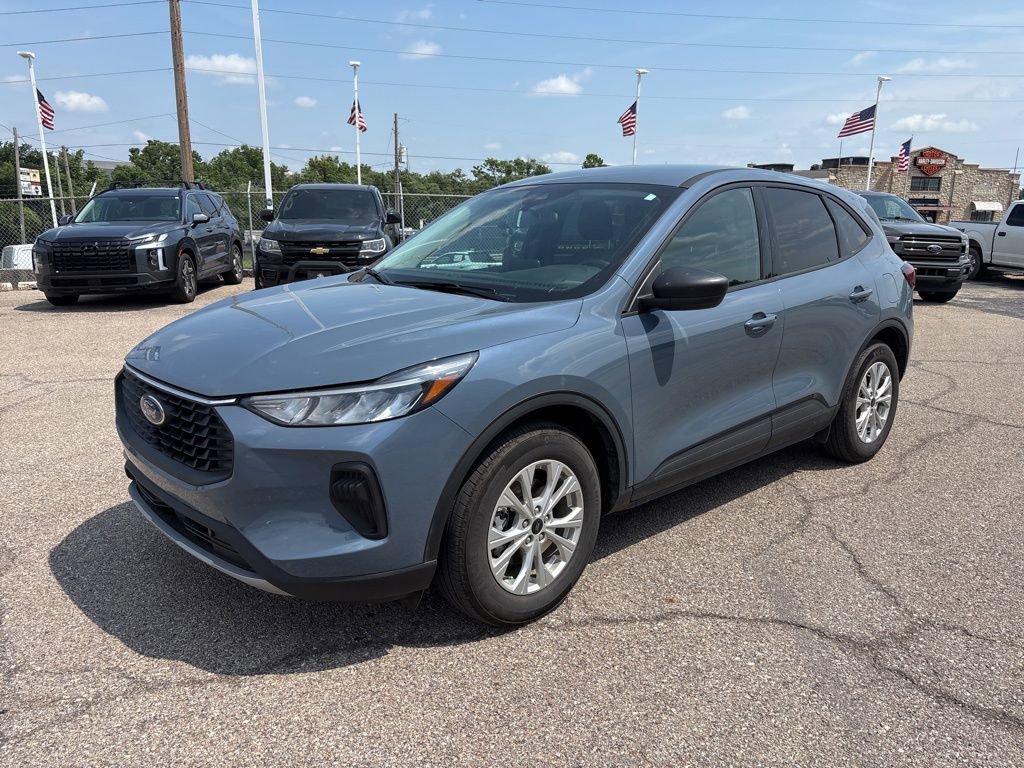 Certified 2025 Ford Escape Active w/ Cold Weather Package FWD image 3