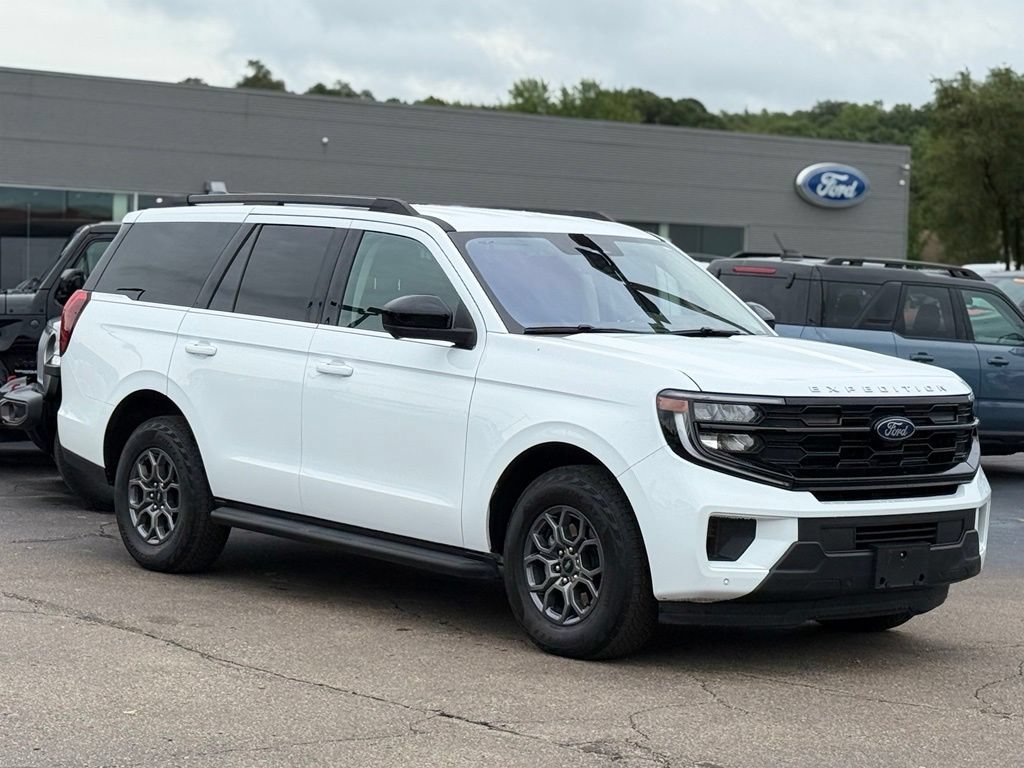 Certified 2025 Ford Expedition Active AWD/4WD image 33