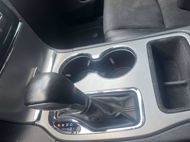Used 2022 Jeep Grand Cherokee Laredo X RWD image 31