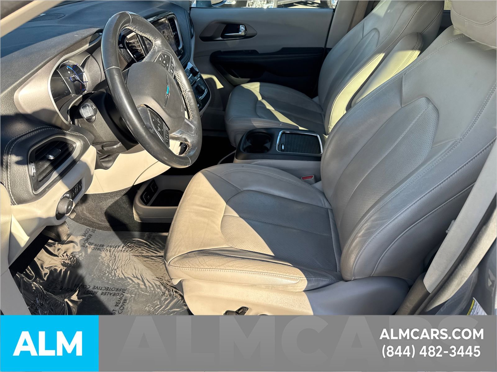 Used 2021 Chrysler Pacifica Touring-L image 11