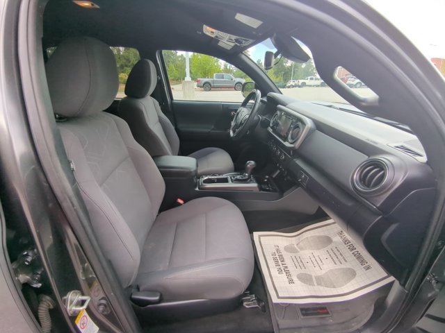 Used 2019 Toyota Tacoma TRD Off-Road w/ Technology Package AWD/4WD image 26