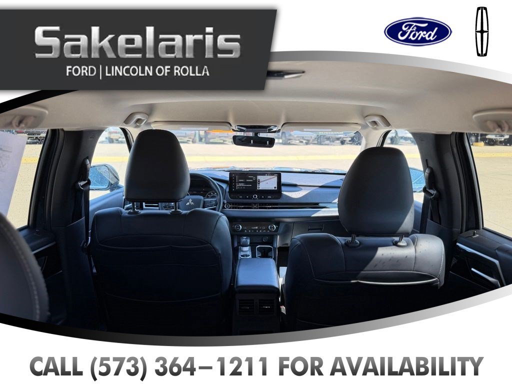 Used 2025 Mitsubishi Outlander AWD image 41