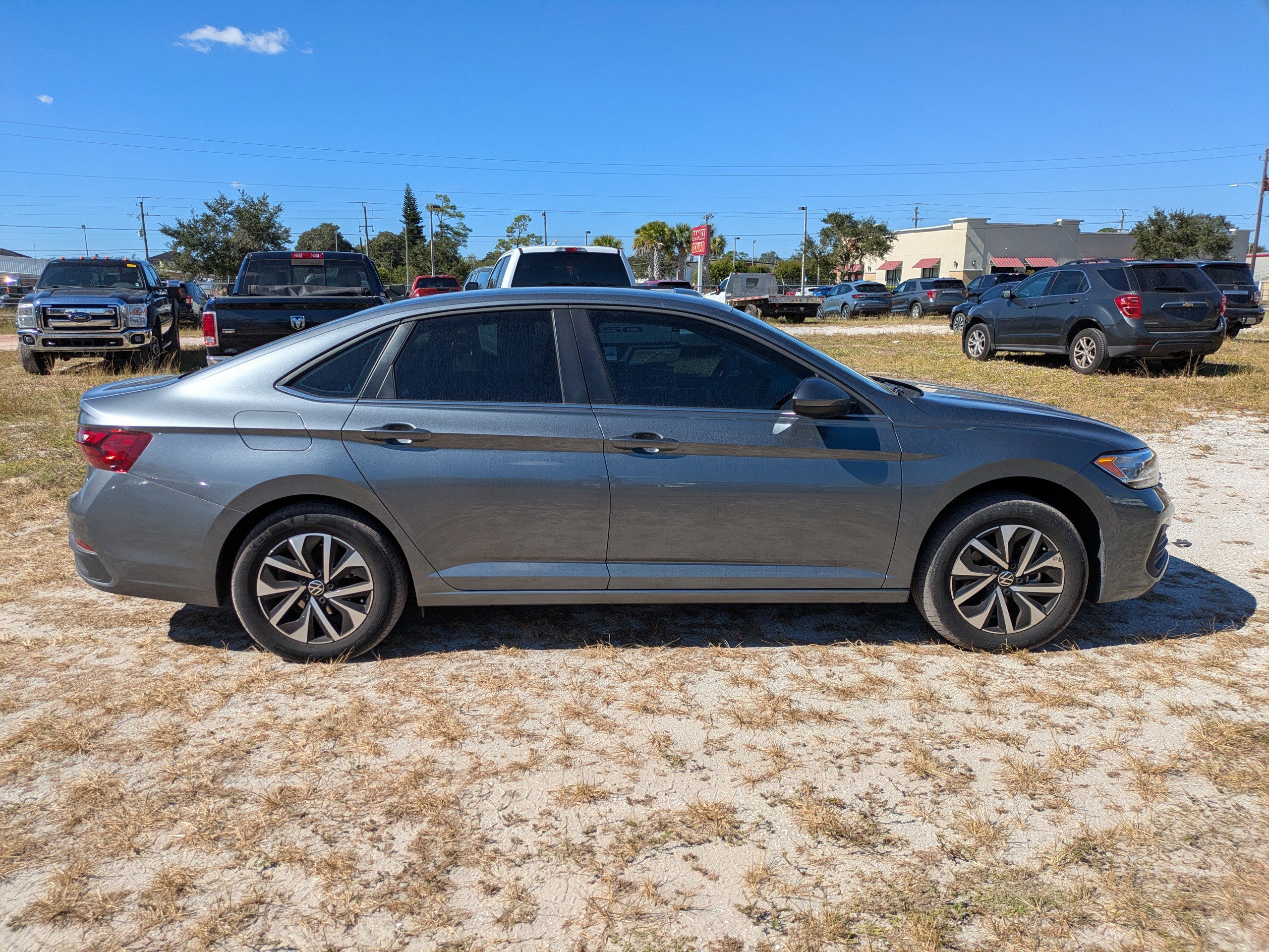 Used 2022 Volkswagen Jetta S image 3
