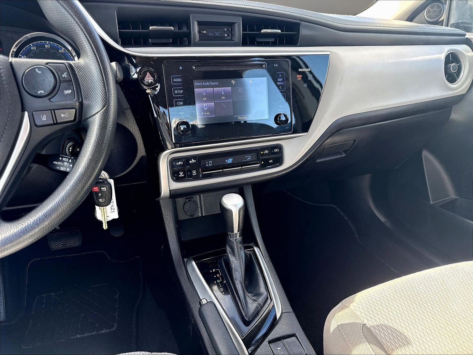 Used 2017 Toyota Corolla LE FWD image 13