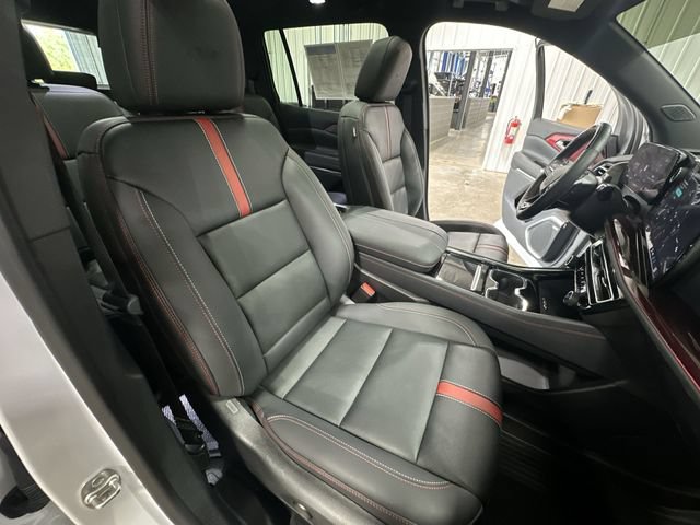 Used 2024 Chevrolet Traverse RS AWD/4WD image 32