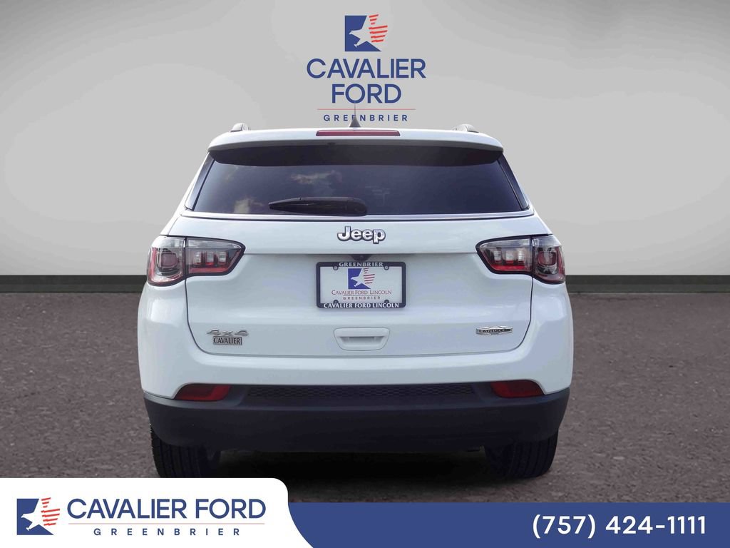 Used 2023 Jeep Compass Latitude w/ Sun and Sound Group AWD/4WD image 3