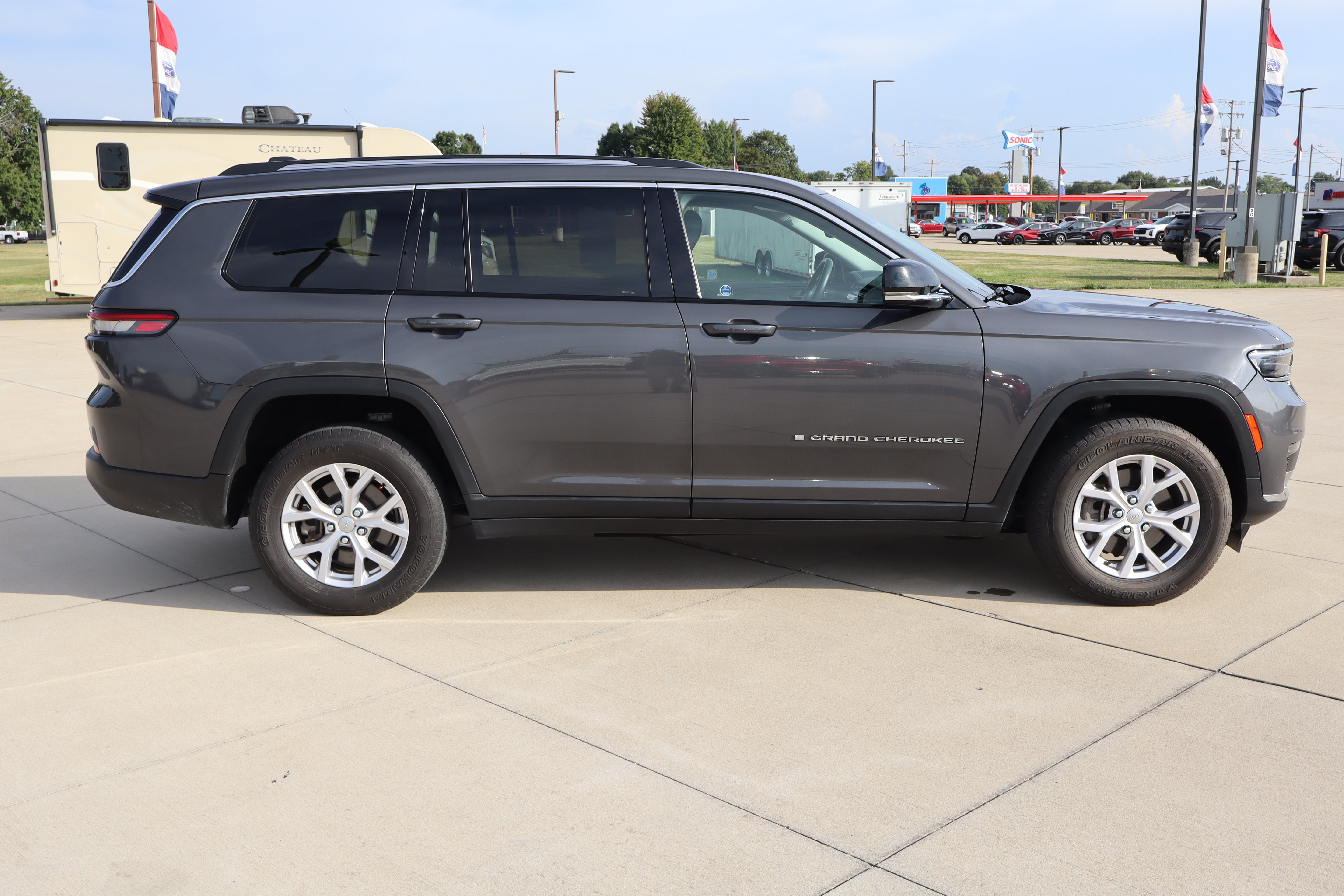 Used 2021 Jeep Grand Cherokee L Limited AWD/4WD image 4