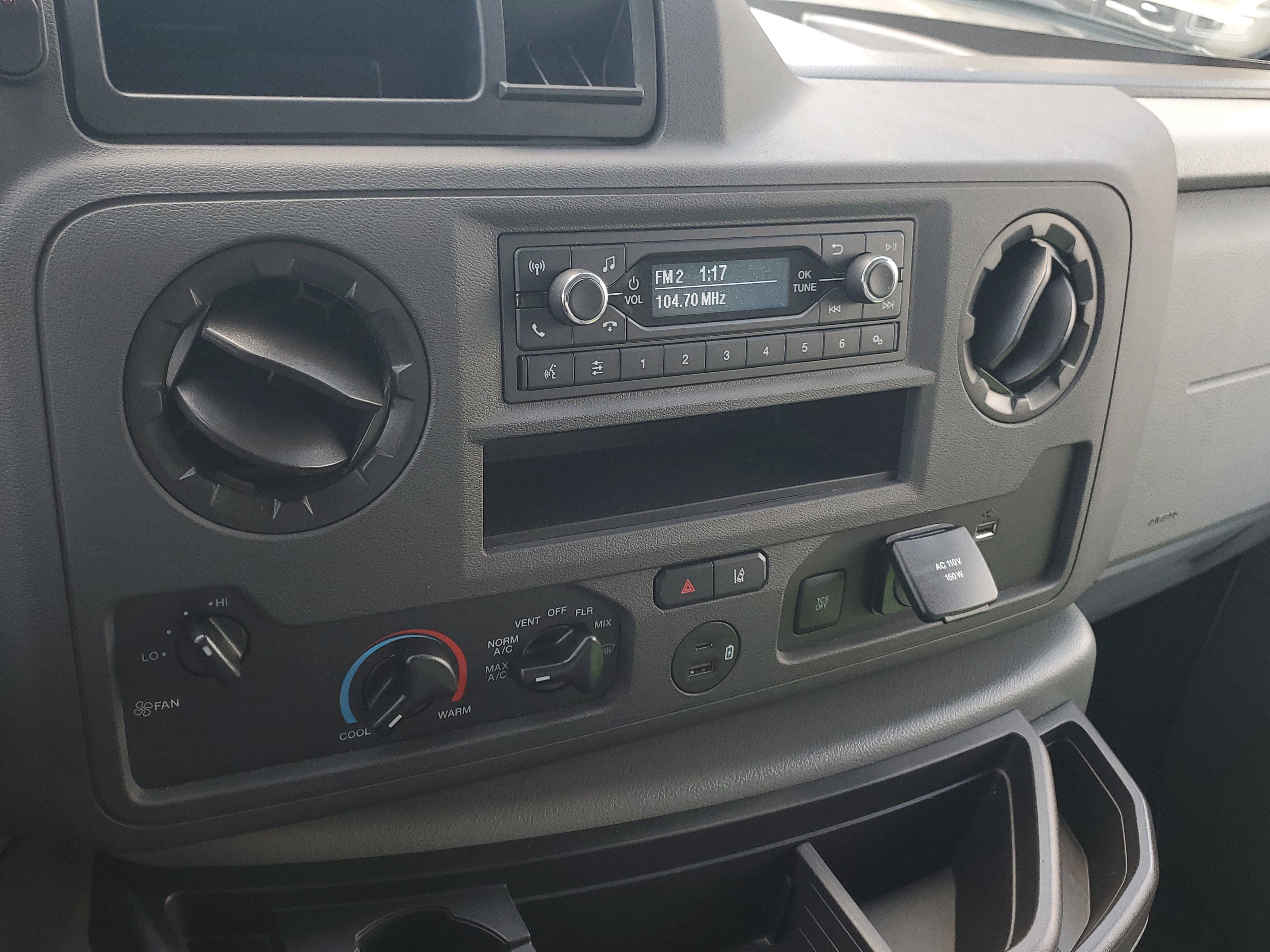 Certified 2024 Ford E-450 and Econoline 450 Super Duty w/ Driver's Safety Package image 23