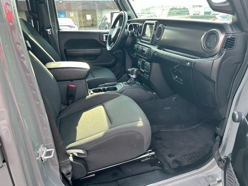 Used 2023 Jeep Wrangler Unlimited Sport AWD/4WD image 11