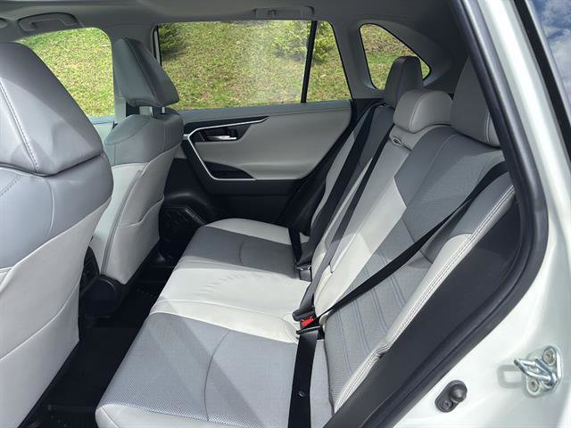 Used 2022 Toyota RAV4 Limited image 16