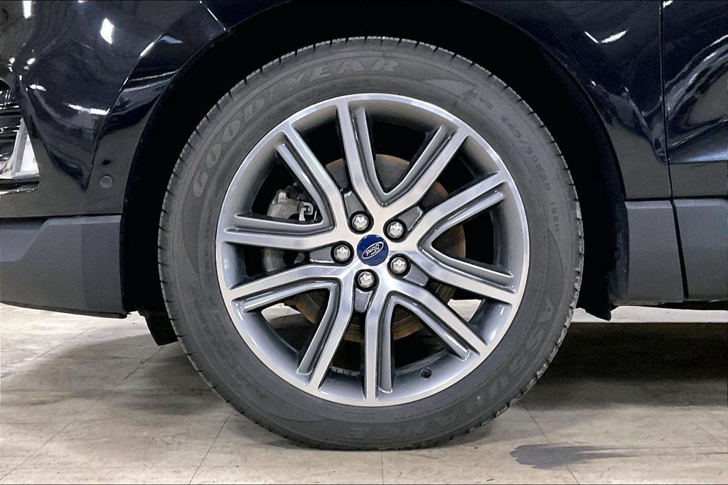 Certified 2019 Ford Edge Titanium w/ Equipment Group 301A AWD/4WD image 9
