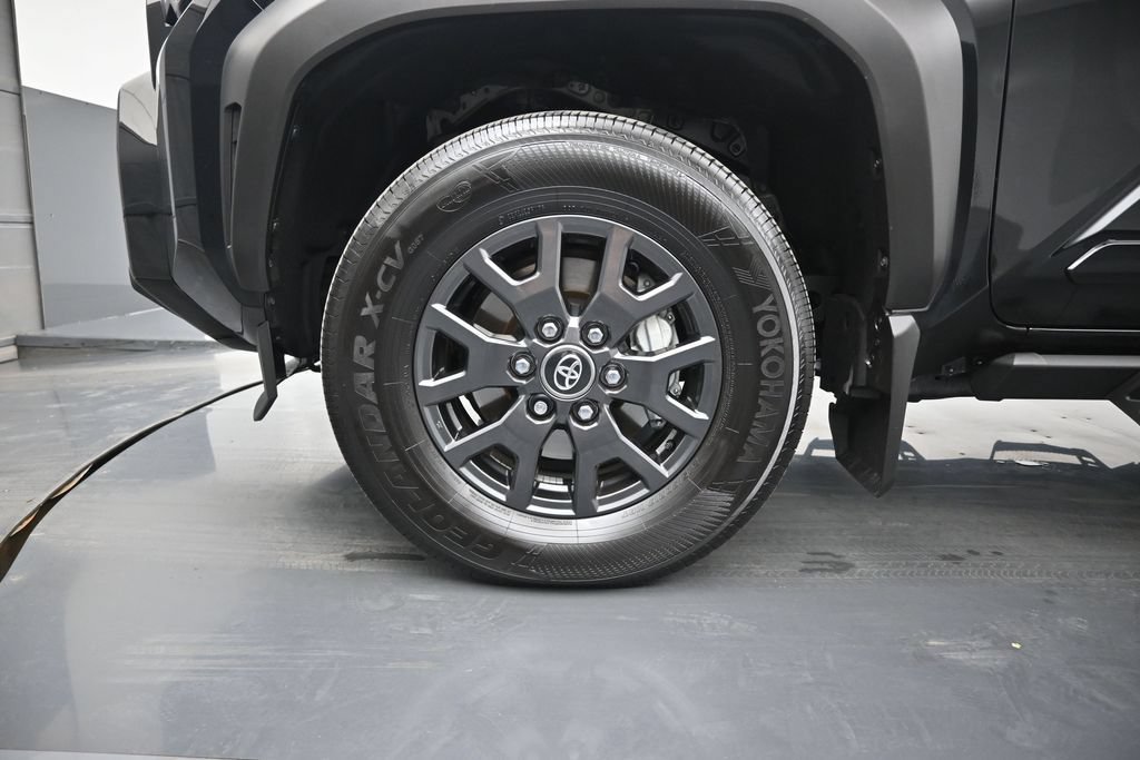 Used 2025 Toyota 4Runner SR5 AWD/4WD image 25