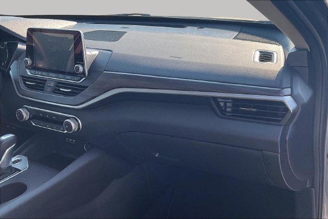 Used 2025 Nissan Altima 2.5 SV FWD image 19