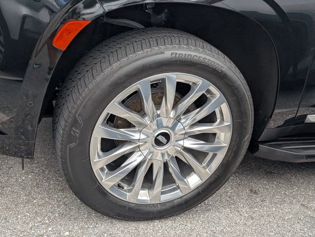 Used 2024 Cadillac Escalade Premium Luxury image 4