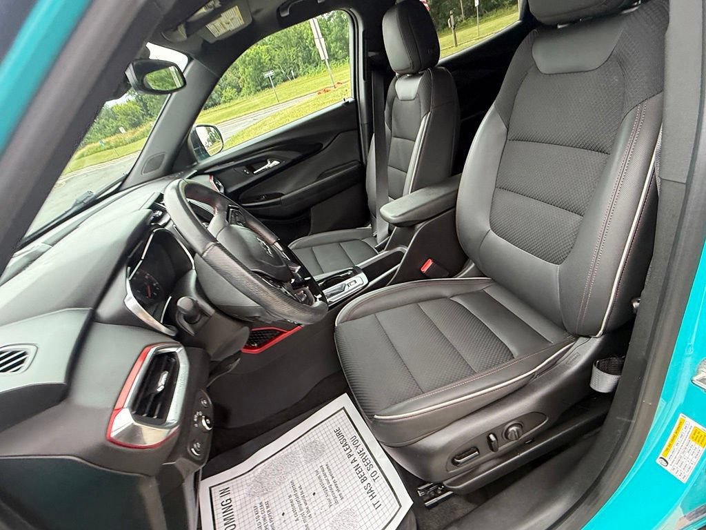 Used 2021 Chevrolet TrailBlazer RS w/ Sun and Liftgate Package AWD/4WD image 23