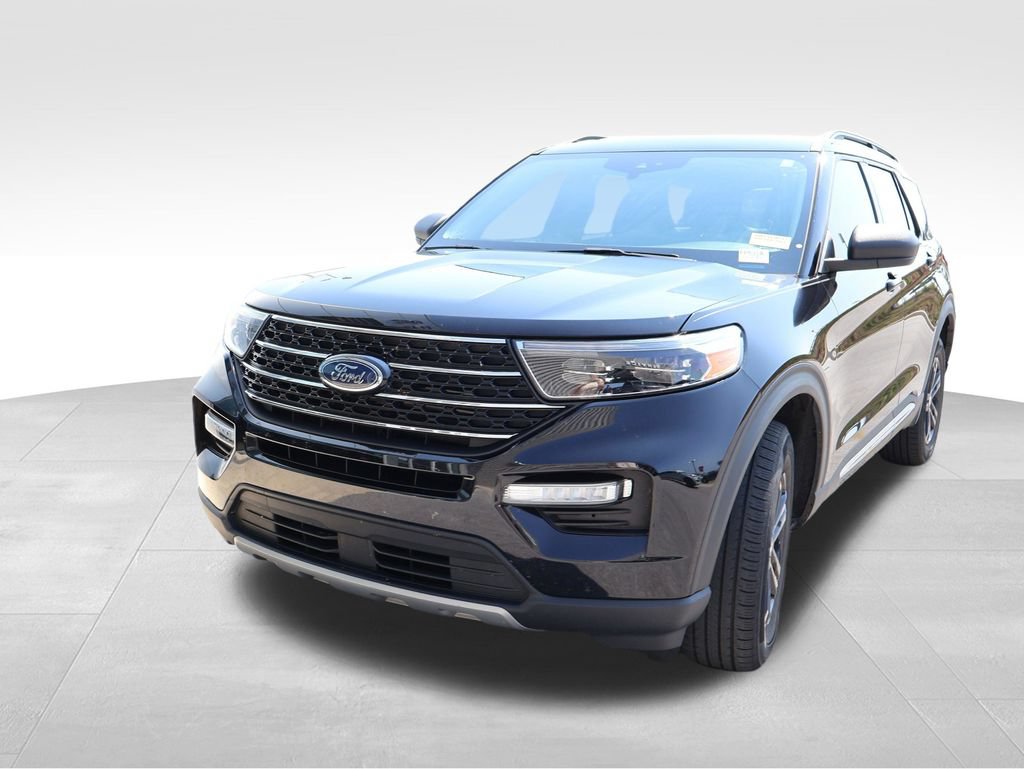 Certified 2021 Ford Explorer XLT w/ Equipment Group 202A AWD/4WD image 2
