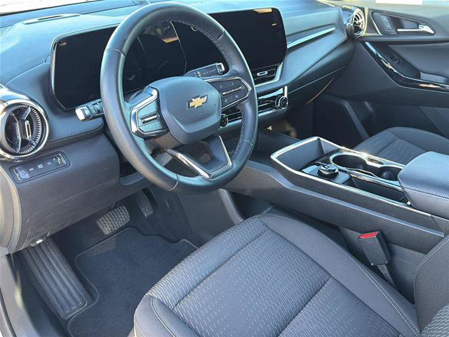 Used 2026 Chevrolet Equinox LT AWD/4WD image 9