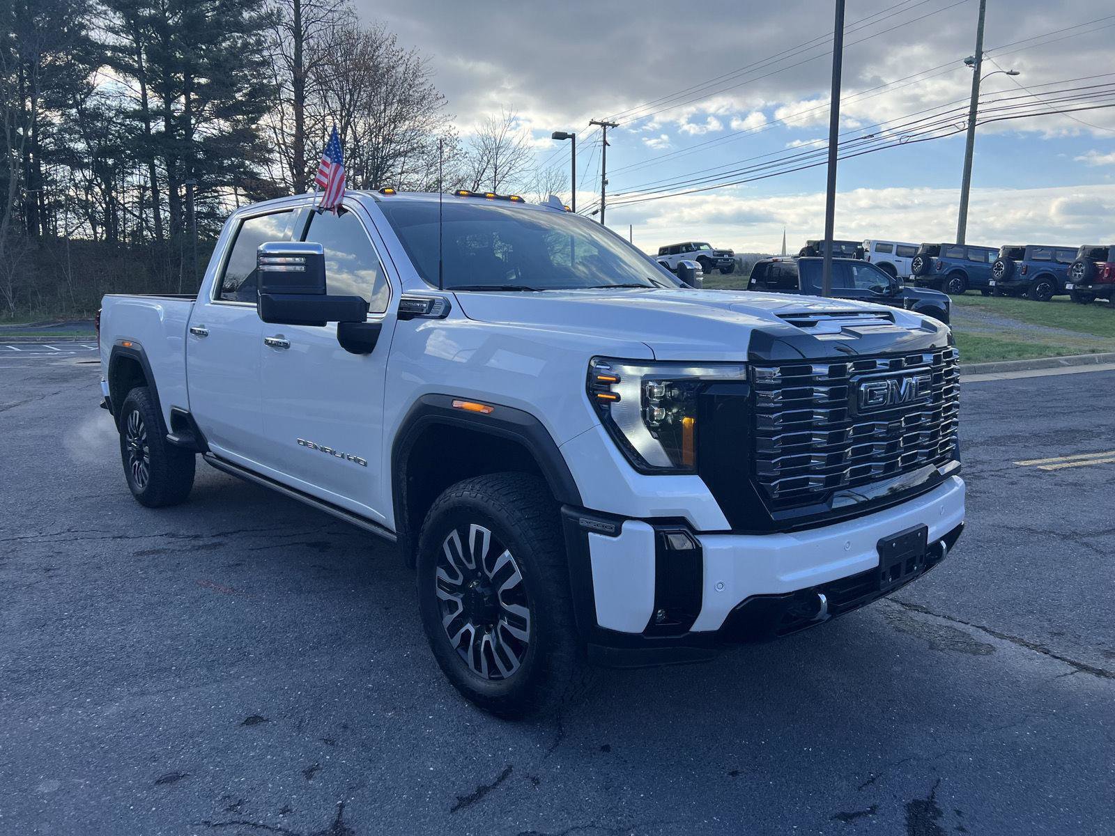 Used 2025 GMC Sierra 2500 Denali Ultimate AWD/4WD image 7