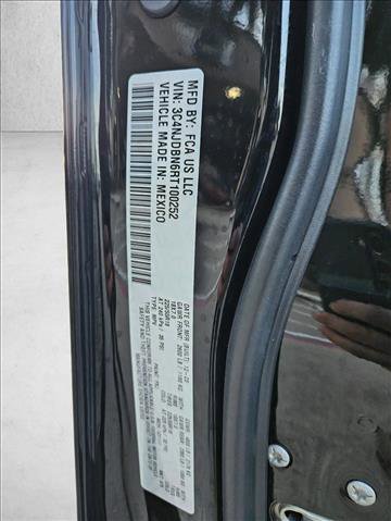 Used 2024 Jeep Compass Latitude w/ Convenience Group AWD/4WD image 21