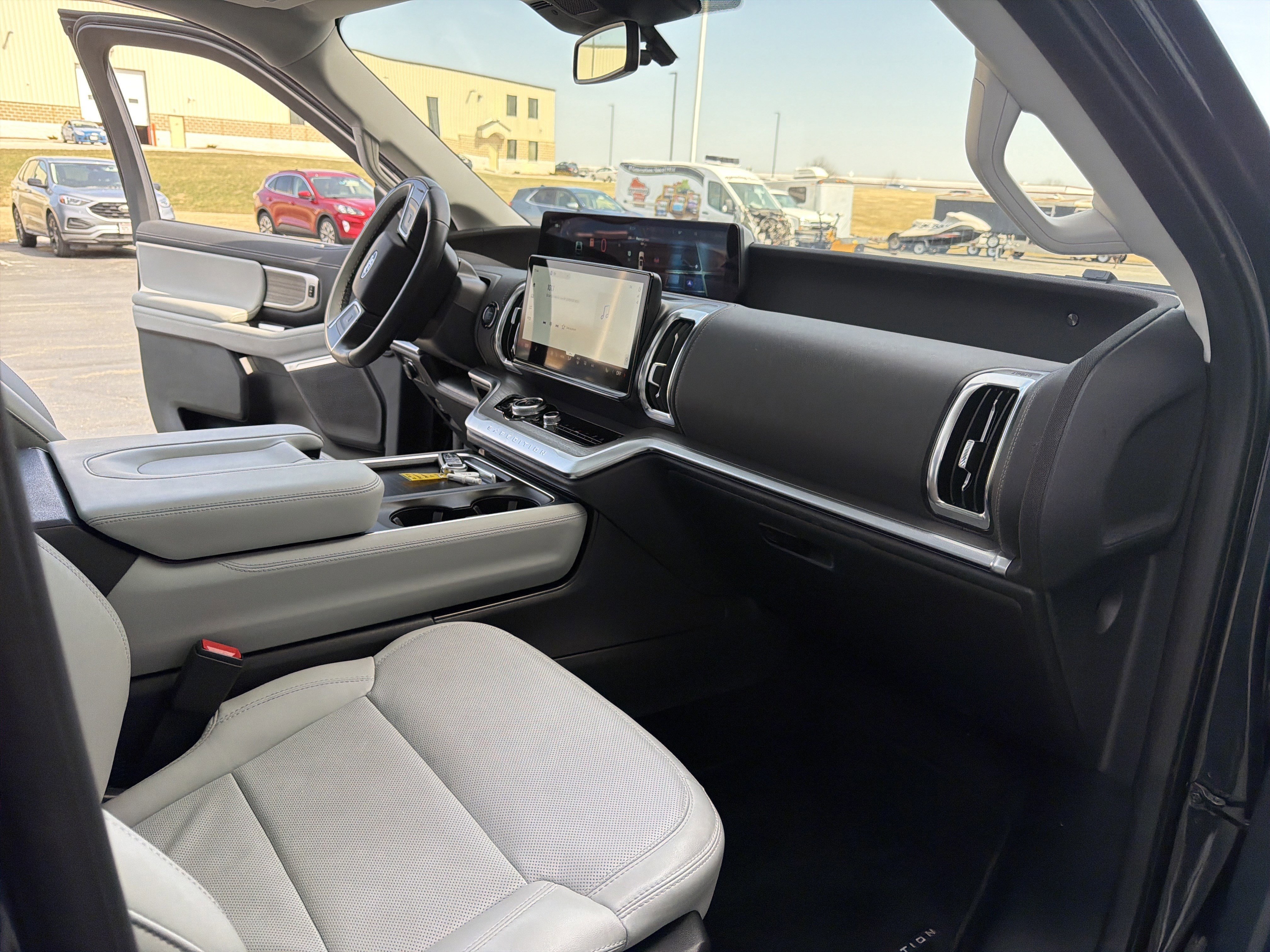 Certified 2025 Ford Expedition Platinum w/ Driver's Package image 37