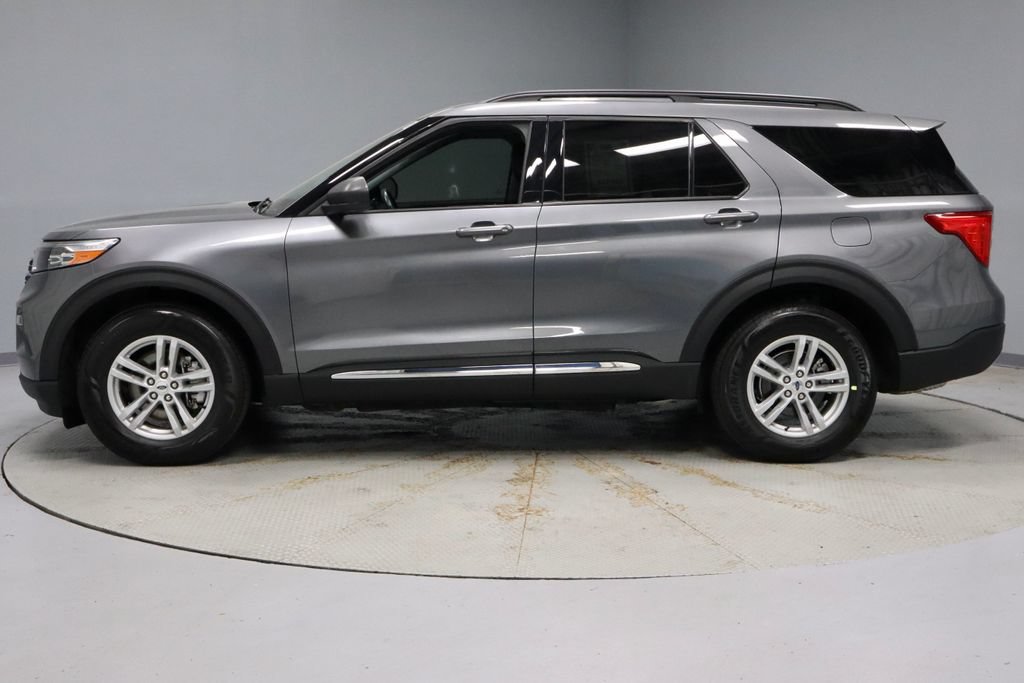 Certified 2024 Ford Explorer XLT w/ Equipment Group 202A AWD/4WD image 8