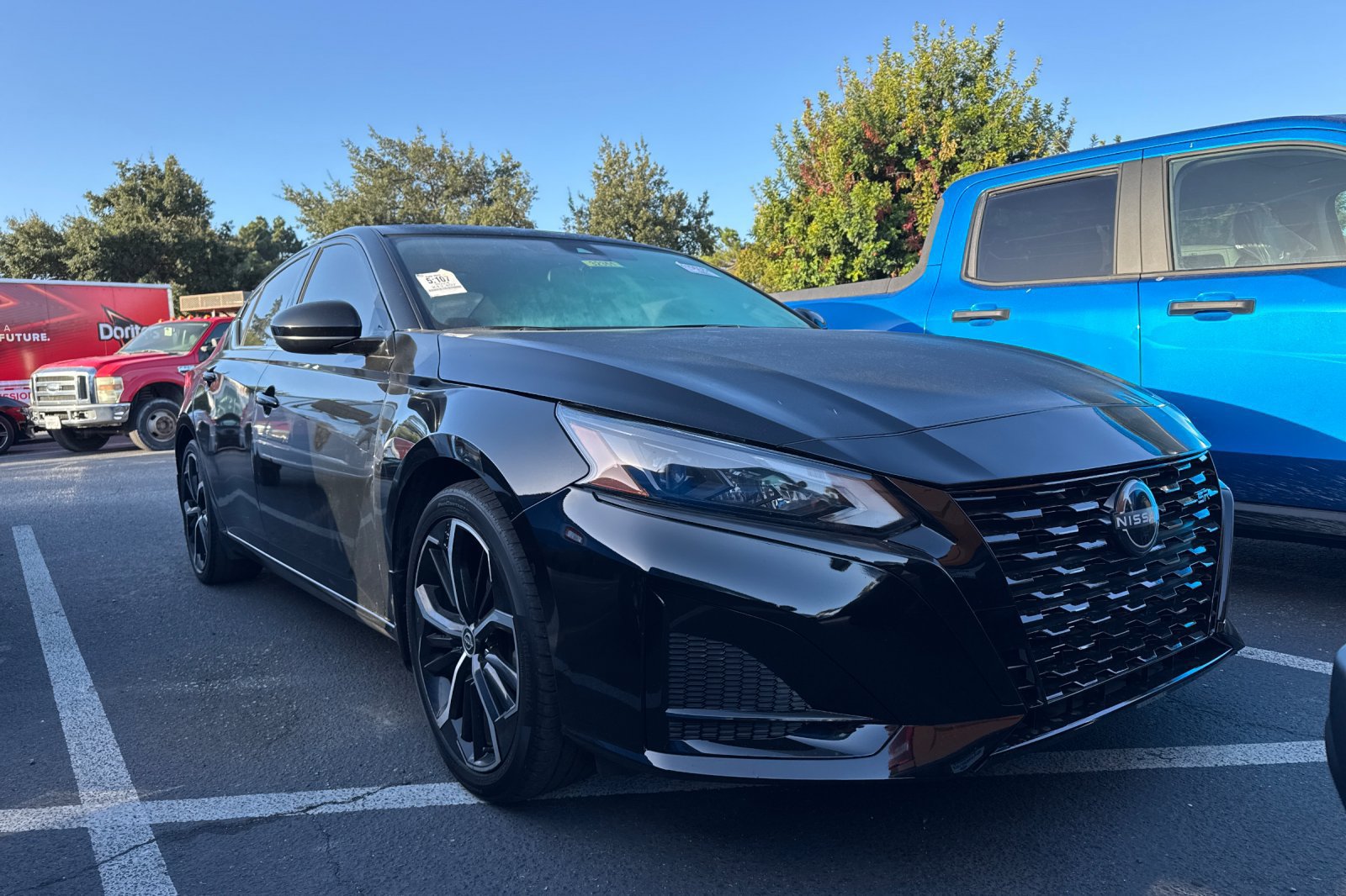 Used 2024 Nissan Altima 2.5 SR FWD image 2
